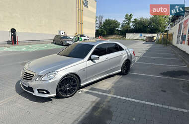 Седан Mercedes-Benz E-Class 2011 в Львові