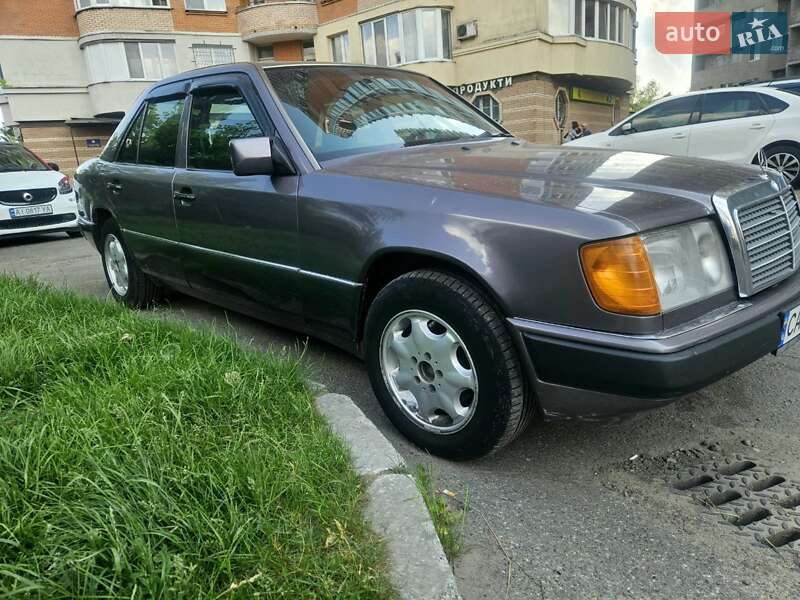 Седан Mercedes-Benz E-Class 1992 в Киеве