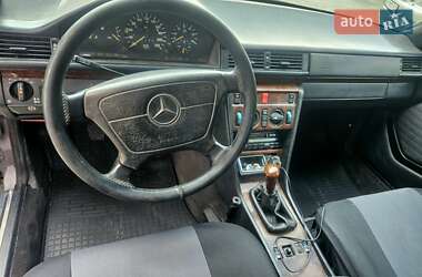 Седан Mercedes-Benz E-Class 1992 в 