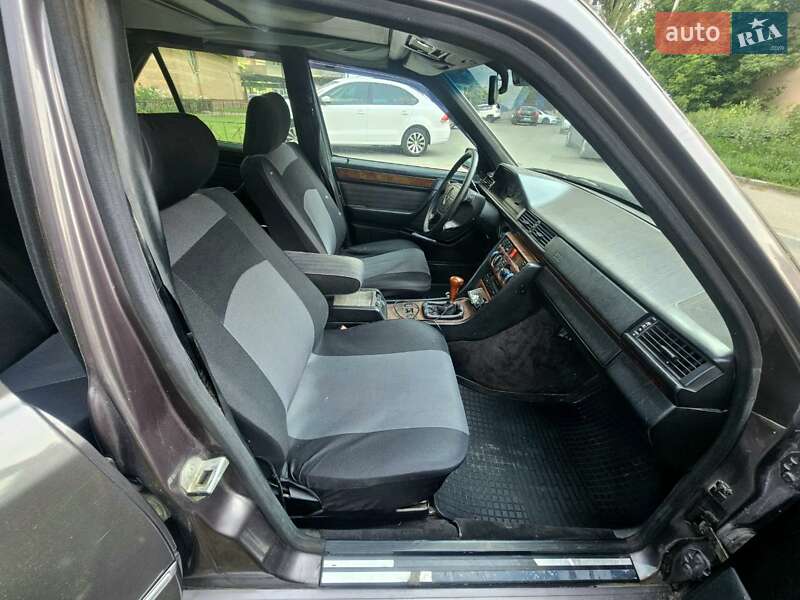 Седан Mercedes-Benz E-Class 1992 в Киеве