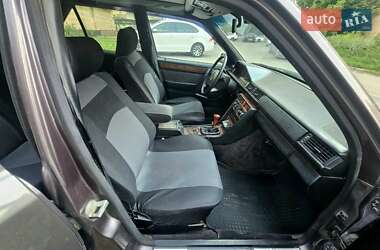Седан Mercedes-Benz E-Class 1992 в 