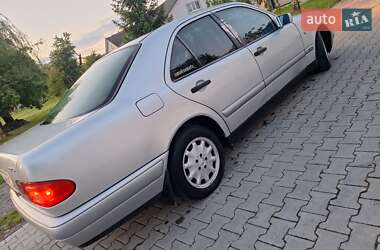 Седан Mercedes-Benz E-Class 2000 в 