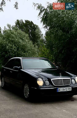 Седан Mercedes-Benz E-Class 2000 в Киеве