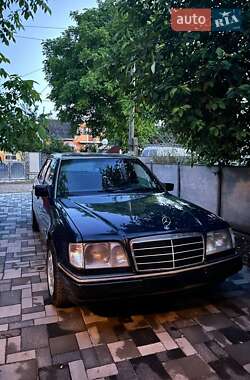 Седан Mercedes-Benz E-Class 1995 в Черновцах
