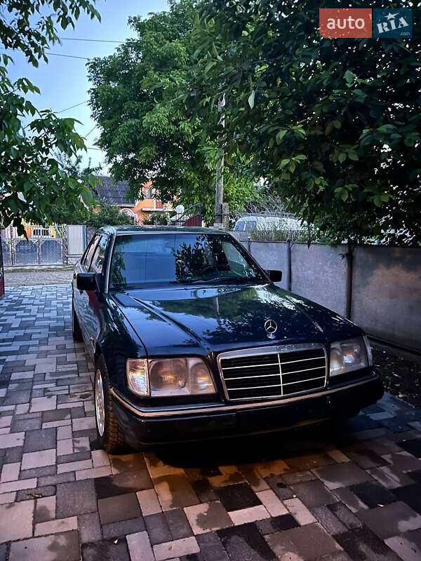 Седан Mercedes-Benz E-Class 1995 в 