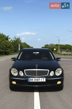 Седан Mercedes-Benz E-Class 2002 в Кореці