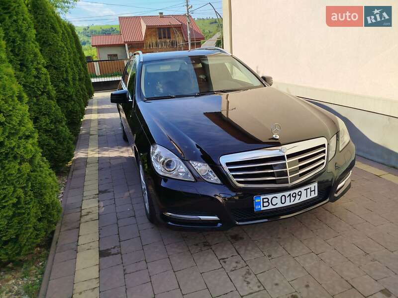 Універсал Mercedes-Benz E-Class 2012 в Хирові