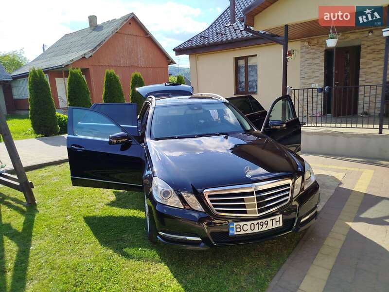Універсал Mercedes-Benz E-Class 2012 в Хирові
