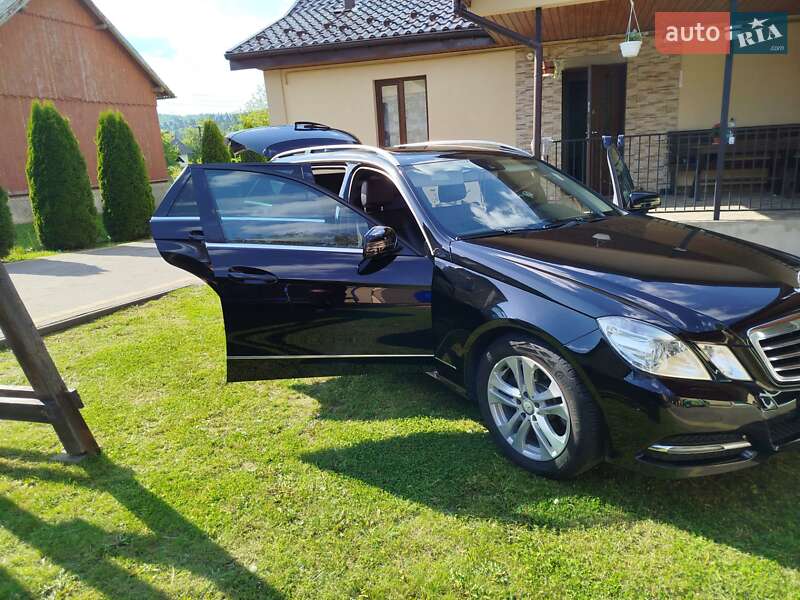 Універсал Mercedes-Benz E-Class 2012 в Хирові