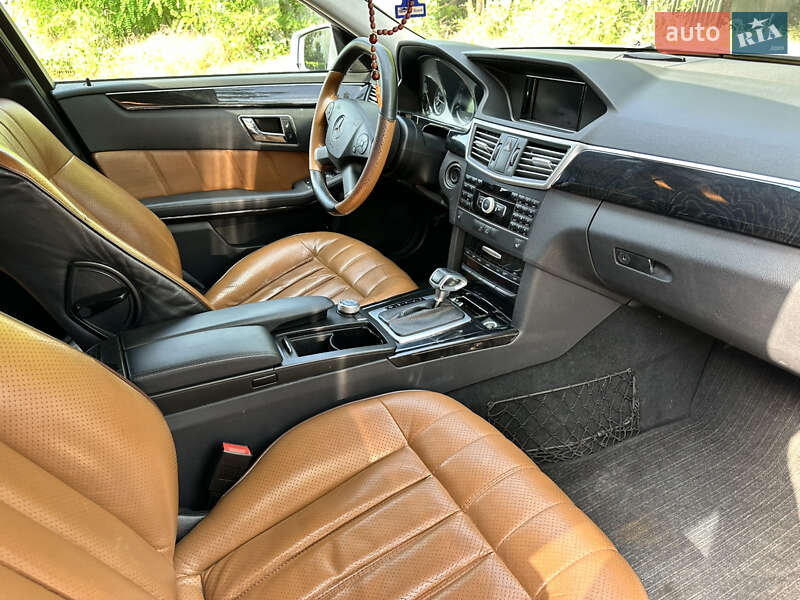 Седан Mercedes-Benz E-Class 2011 в Одессе
