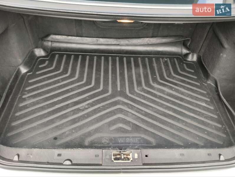 Седан Mercedes-Benz E-Class 2002 в Тульчине