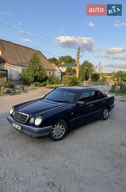 Седан Mercedes-Benz E-Class 1999 в Запорожье