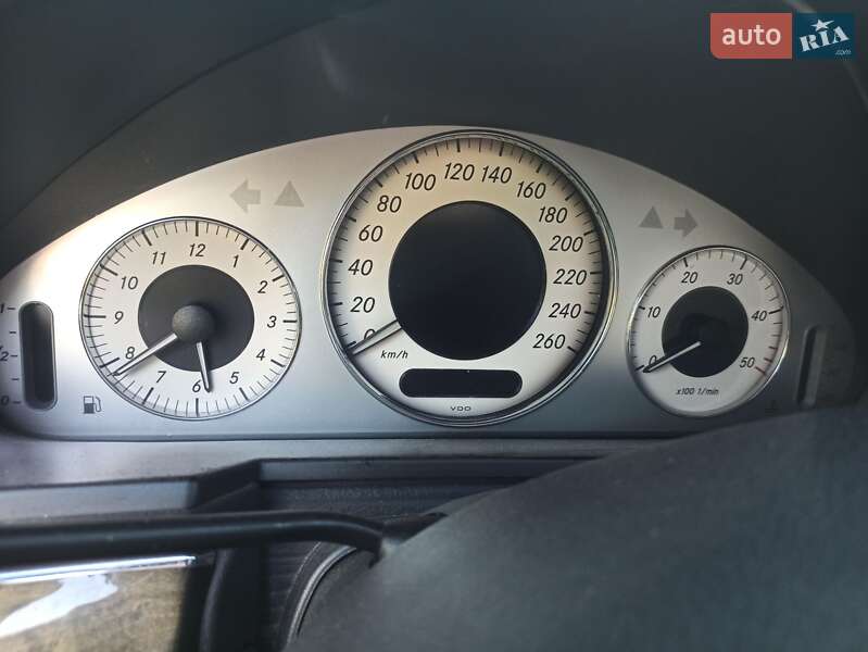 Седан Mercedes-Benz E-Class 2004 в Гайсину