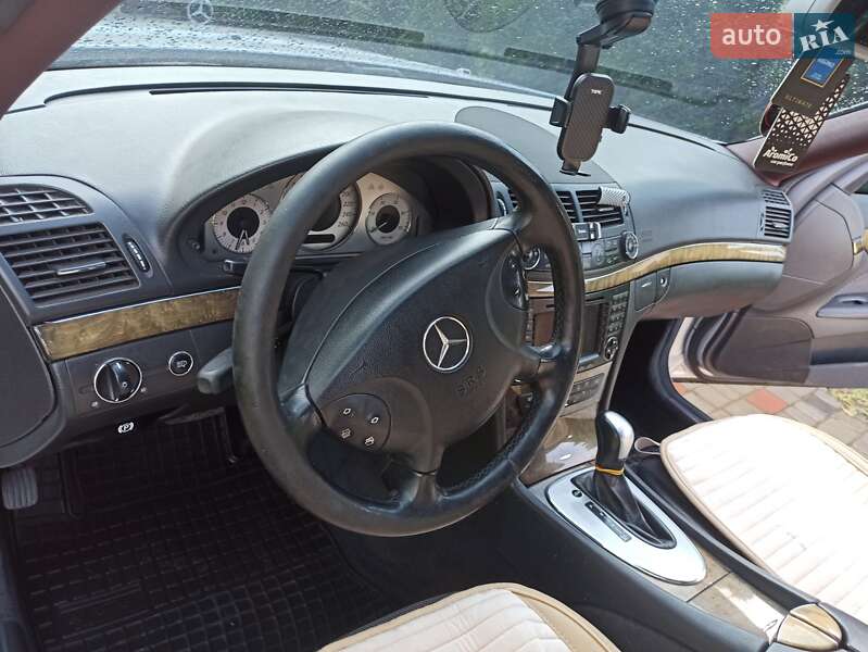 Седан Mercedes-Benz E-Class 2004 в Гайсину