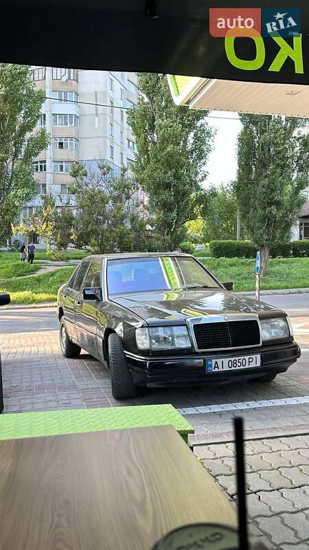 Седан Mercedes-Benz E-Class 1988 в 