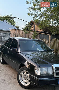 Седан Mercedes-Benz E-Class 1990 в Золочеві