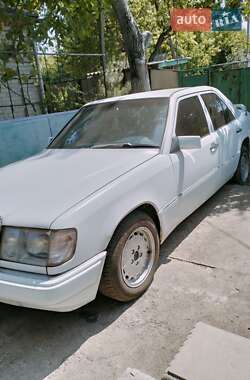 Седан Mercedes-Benz E-Class 1989 в Синельниково