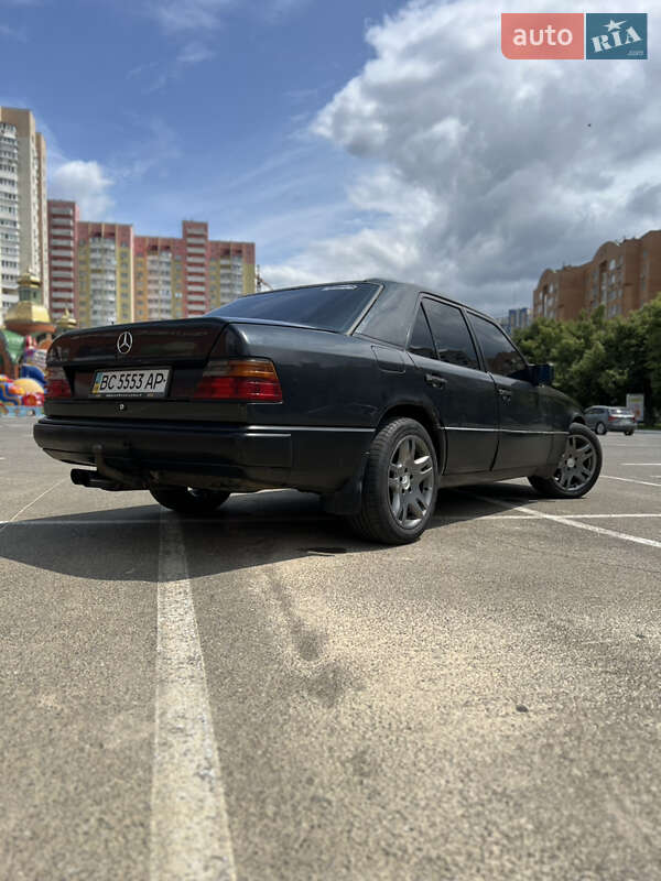 Седан Mercedes-Benz E-Class 1989 в Зарічному