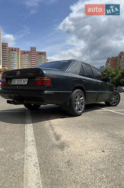 Седан Mercedes-Benz E-Class 1989 в 