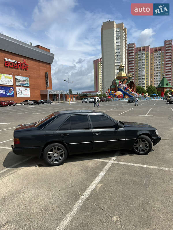 Седан Mercedes-Benz E-Class 1989 в Зарічному