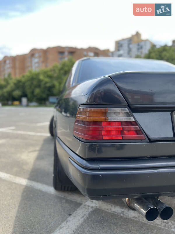 Седан Mercedes-Benz E-Class 1989 в Зарічному