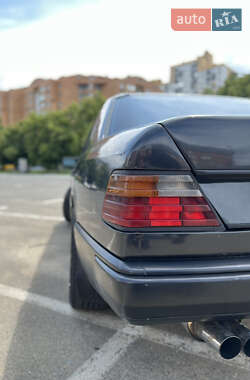 Седан Mercedes-Benz E-Class 1989 в 