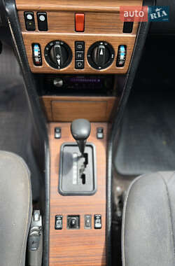 Седан Mercedes-Benz E-Class 1989 в 