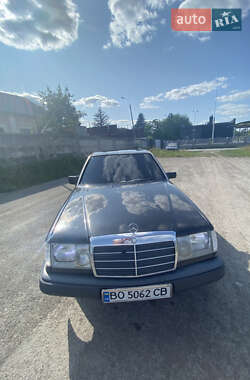 Седан Mercedes-Benz E-Class 1993 в 