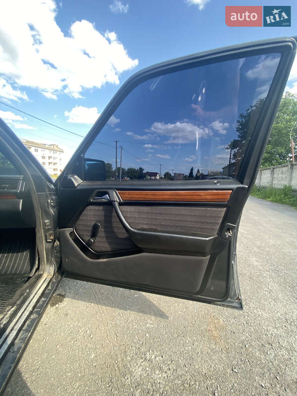Седан Mercedes-Benz E-Class 1993 в Тернополе