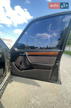 Седан Mercedes-Benz E-Class 1993 в 