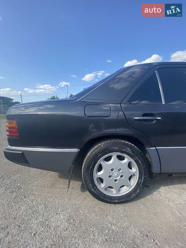 Седан Mercedes-Benz E-Class 1993 в Тернополе