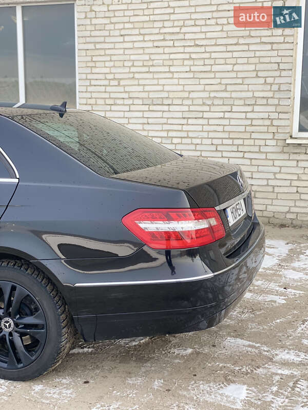 Седан Mercedes-Benz E-Class 2009 в Новояворовске