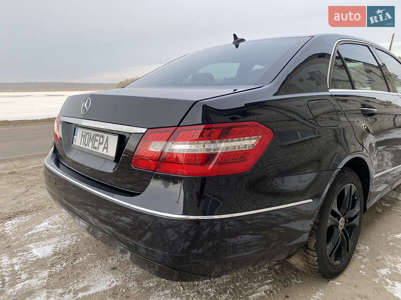 Седан Mercedes-Benz E-Class 2009 в Новояворовске