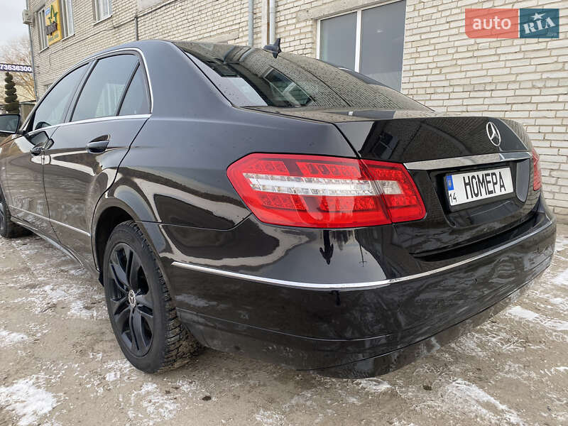Седан Mercedes-Benz E-Class 2009 в Новояворовске