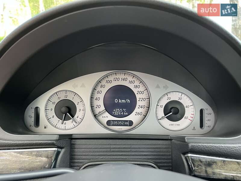 Седан Mercedes-Benz E-Class 2003 в Черновцах