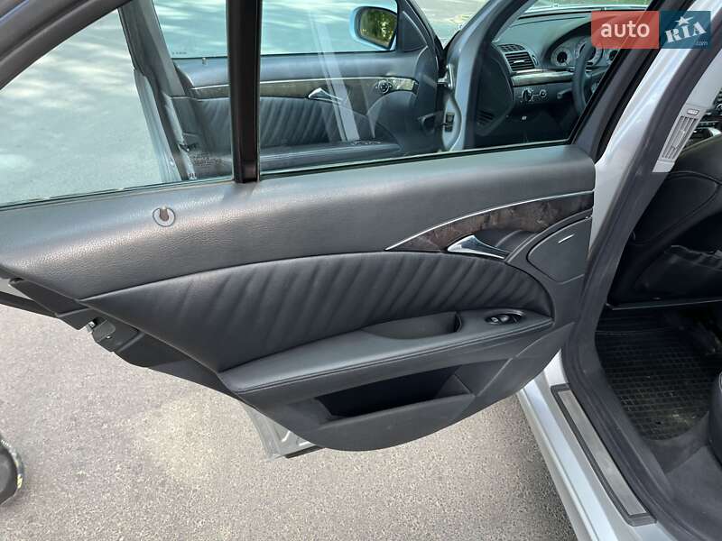 Седан Mercedes-Benz E-Class 2003 в Черновцах