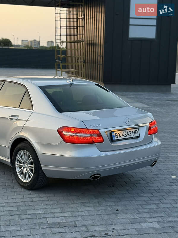 Седан Mercedes-Benz E-Class 2010 в Дунаевцах