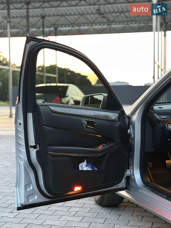 Седан Mercedes-Benz E-Class 2010 в Дунаевцах