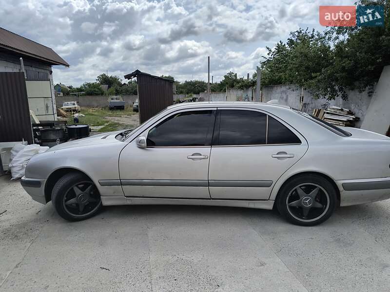 Седан Mercedes-Benz E-Class 1999 в Днепре