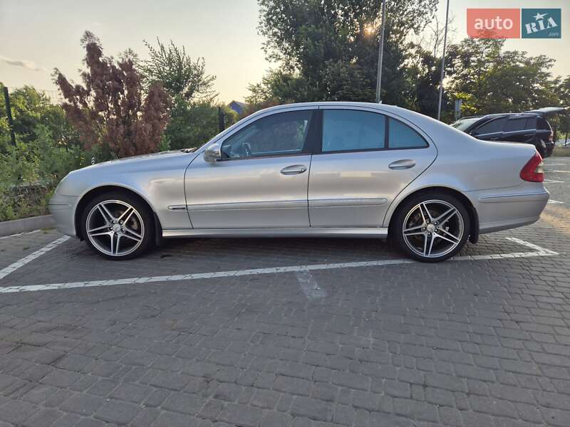 Седан Mercedes-Benz E-Class 2007 в Києві