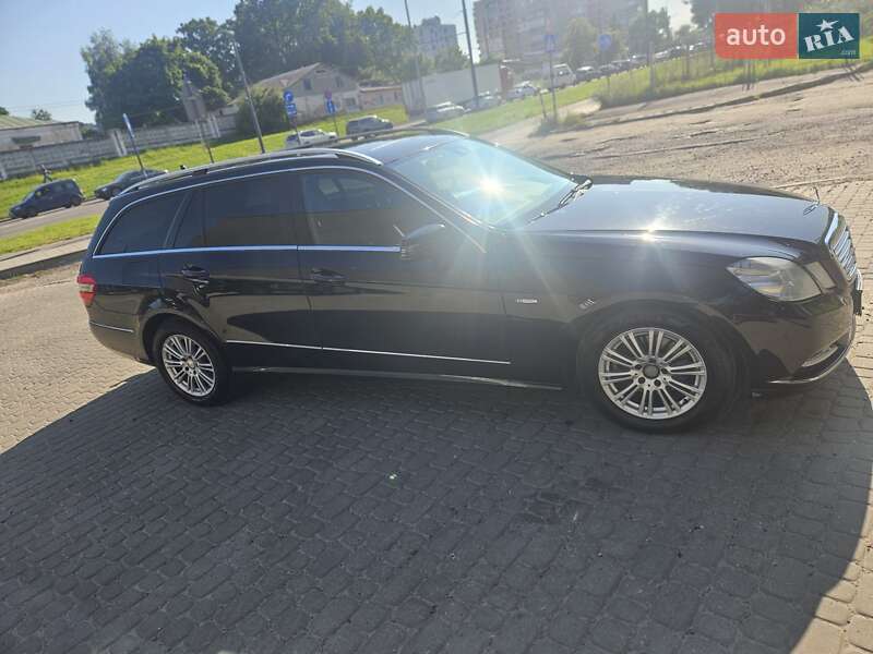 Универсал Mercedes-Benz E-Class 2011 в Львове