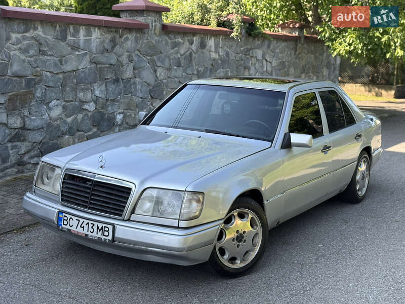 Седан Mercedes-Benz E-Class 1990 в 