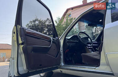 Седан Mercedes-Benz E-Class 1990 в 