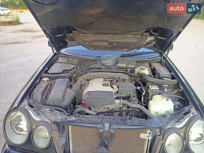 Седан Mercedes-Benz E-Class 1998 в Запоріжжі