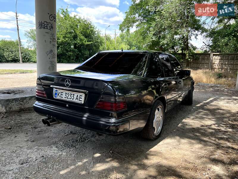 Седан Mercedes-Benz E-Class 1992 в Києві