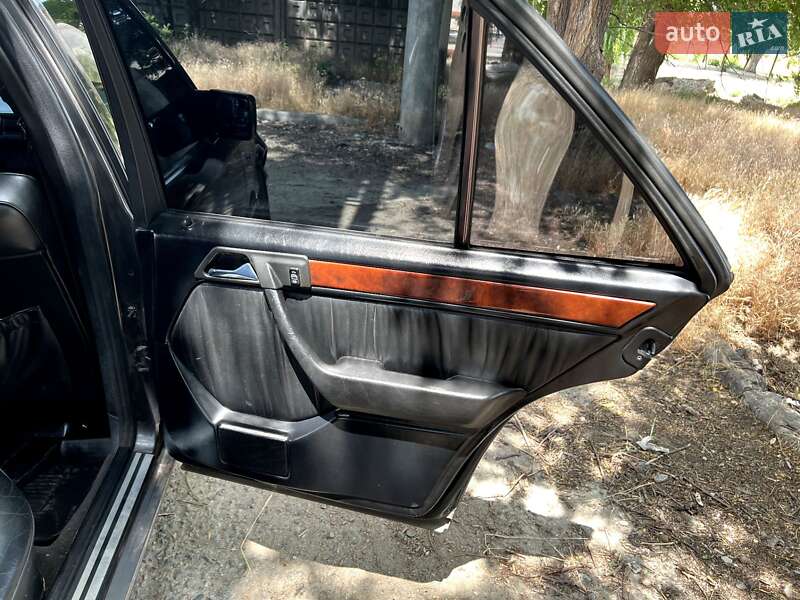 Седан Mercedes-Benz E-Class 1992 в Києві