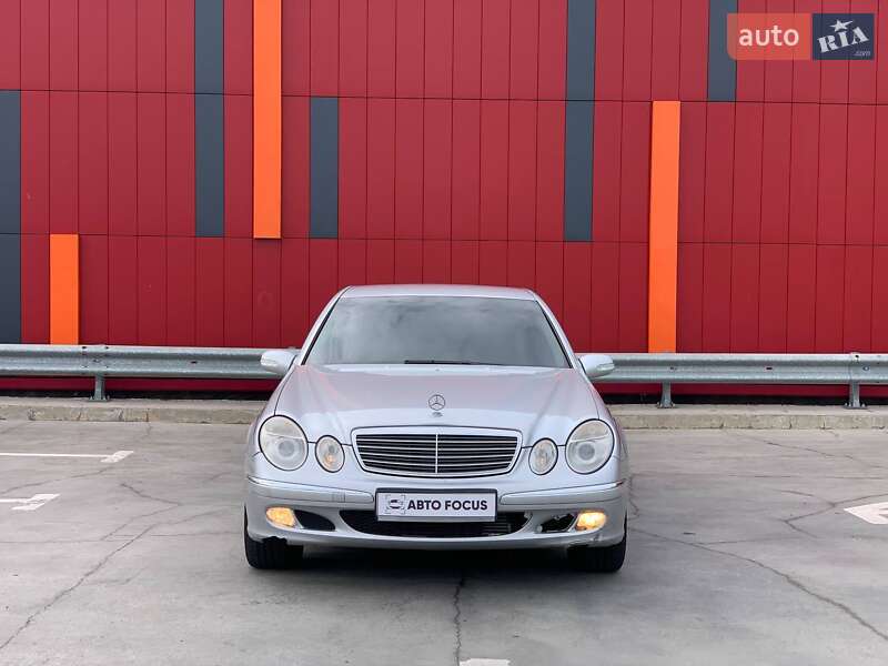 Седан Mercedes-Benz E-Class 2002 в Киеве