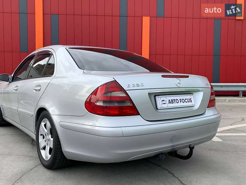 Седан Mercedes-Benz E-Class 2002 в Киеве