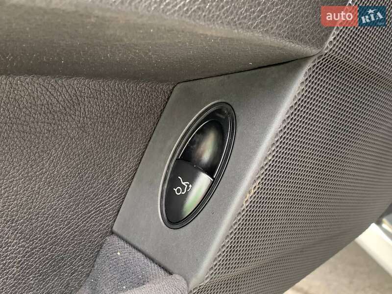 Седан Mercedes-Benz E-Class 2002 в Киеве
