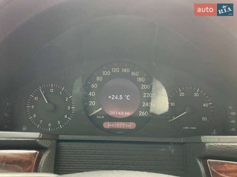Седан Mercedes-Benz E-Class 2002 в Киеве
